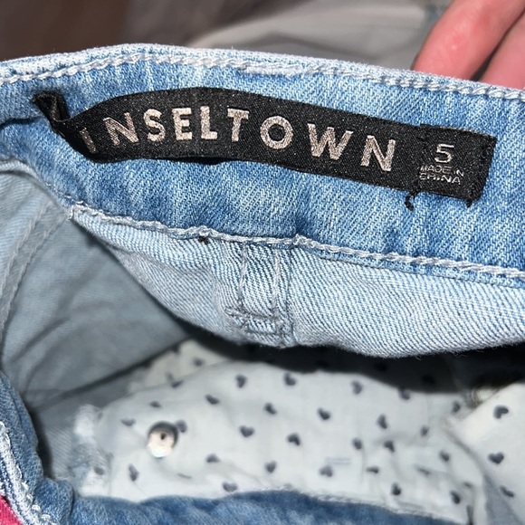 NEVER WORN CUTE FRAYED DENIM SHORTS SZ 5 - Picture 5 of 5